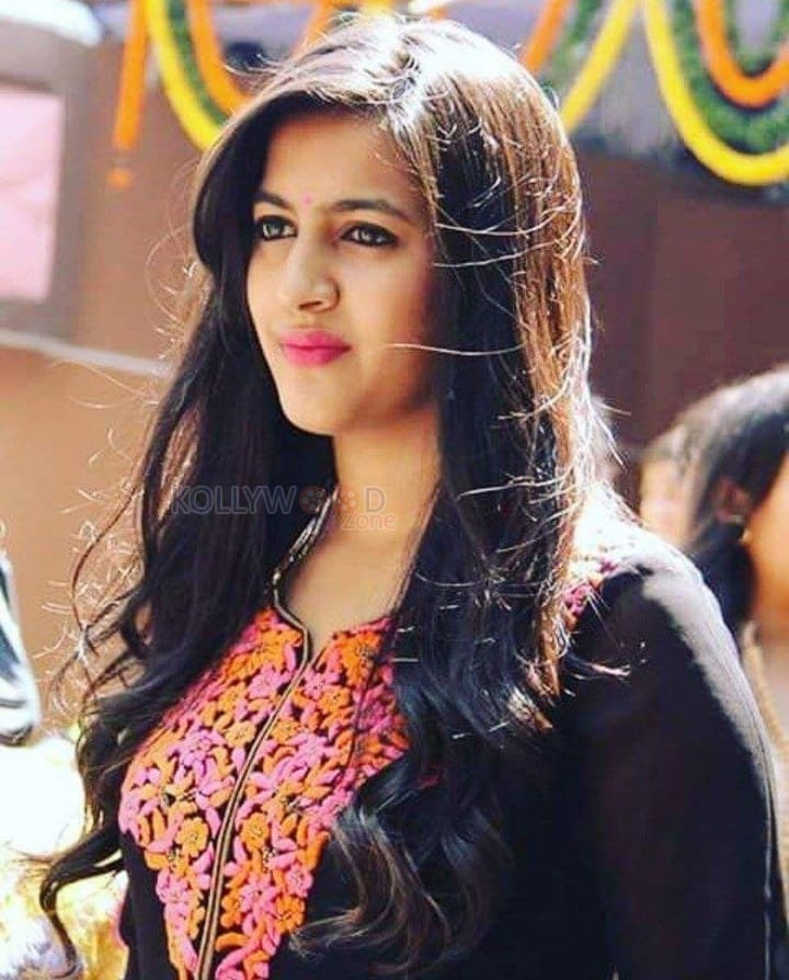 Actress Niharika Konidela Candid Photos 02