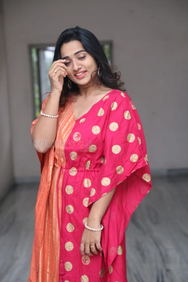 Actress Rekha Nirosha at Vasthavam Movie Teaser Launch Event Pictures 20