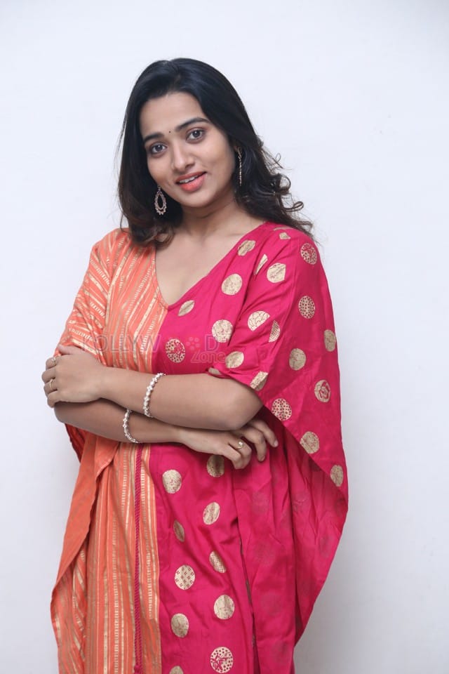 Actress Rekha Nirosha at Vasthavam Movie Teaser Launch Event Pictures 26