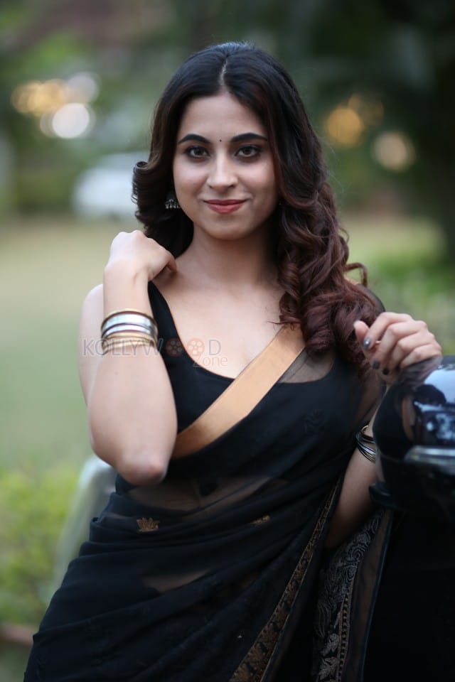 Actress Shashika Tickoo at Padmavyuhamlo Chakradhari Movie Title and First Look Launch Pictures 11