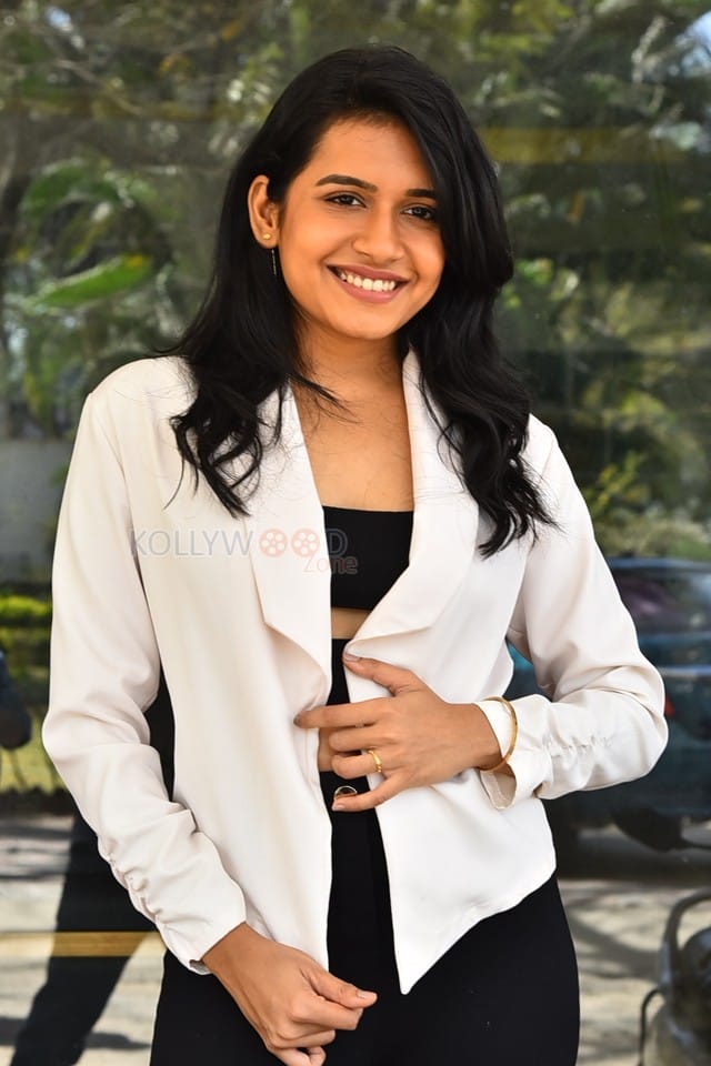 Heroine Samyuktha Viswanathan at Chaari 111 Press Meet Photos 04