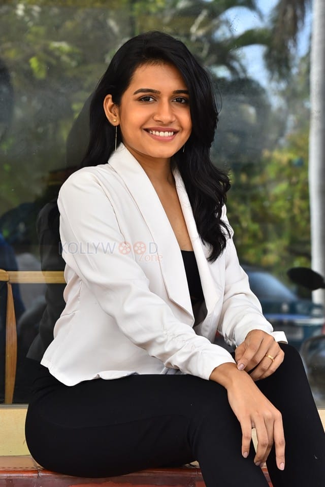 Heroine Samyuktha Viswanathan at Chaari 111 Press Meet Photos 16