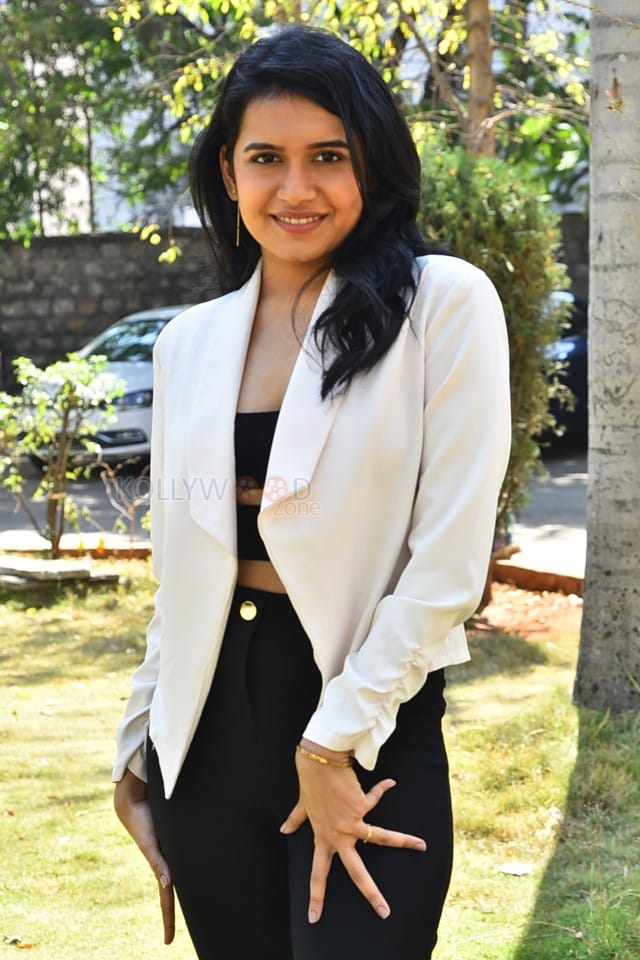 Heroine Samyuktha Viswanathan at Chaari 111 Press Meet Photos 27