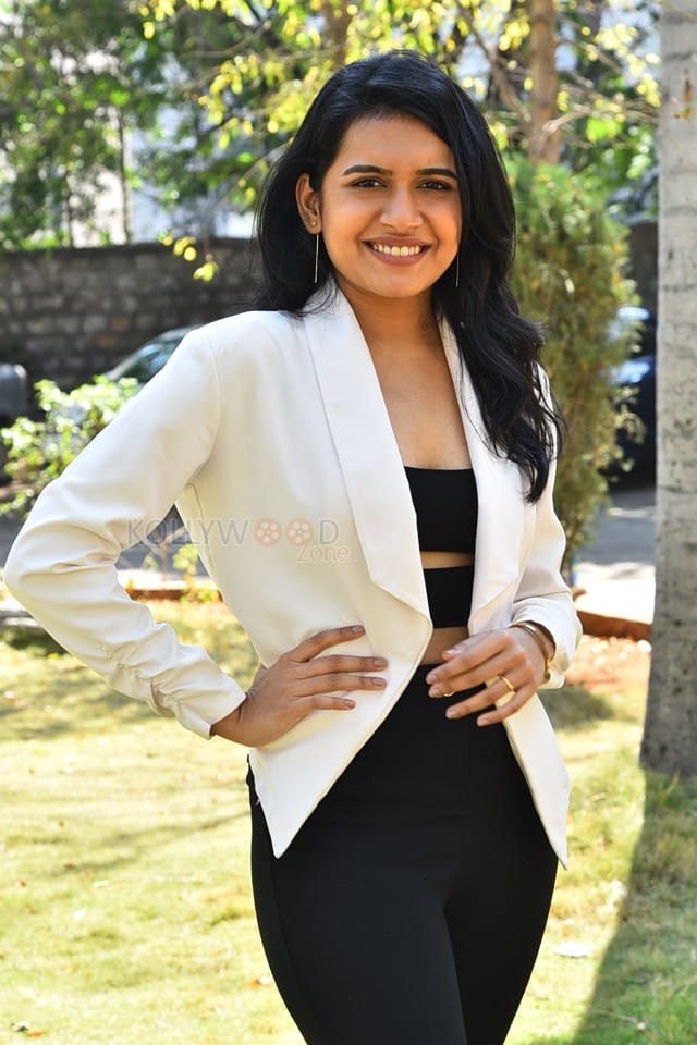 Heroine Samyuktha Viswanathan at Chaari 111 Press Meet Photos 29