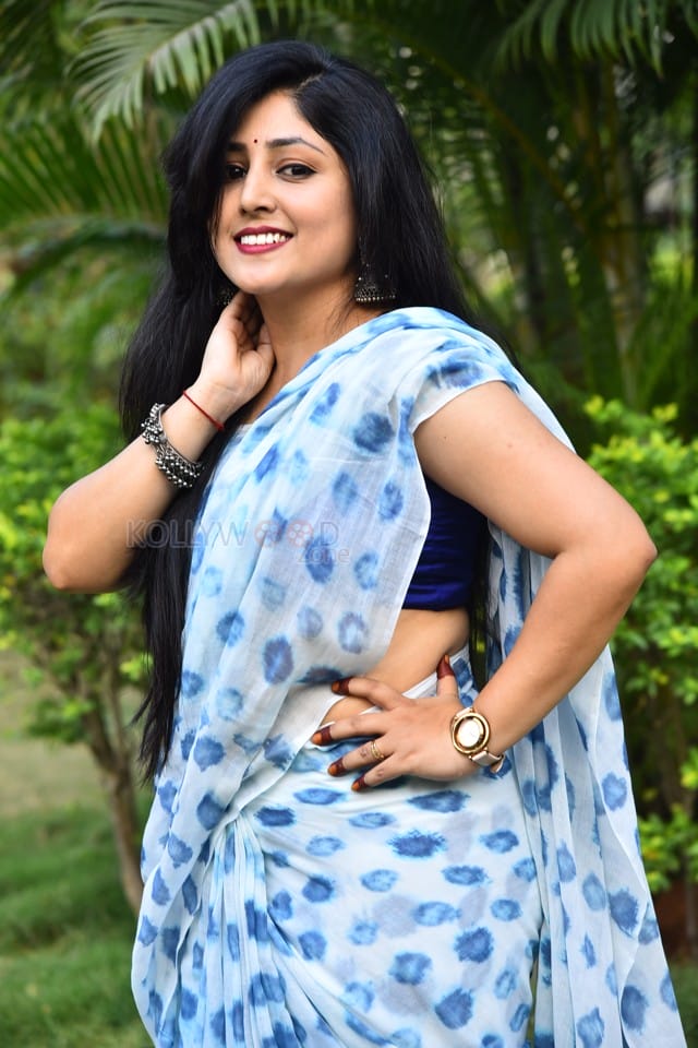 Actress Praneekaanvikaa at Market Mahalakshmi Movie Trailer launch Photos08