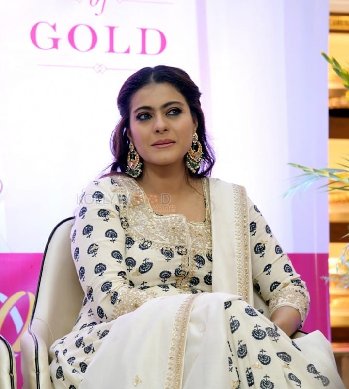 Actress Kajol Devgn At Joyalukkas Akshaya Tritiya 2019 Collection Event Photos 04