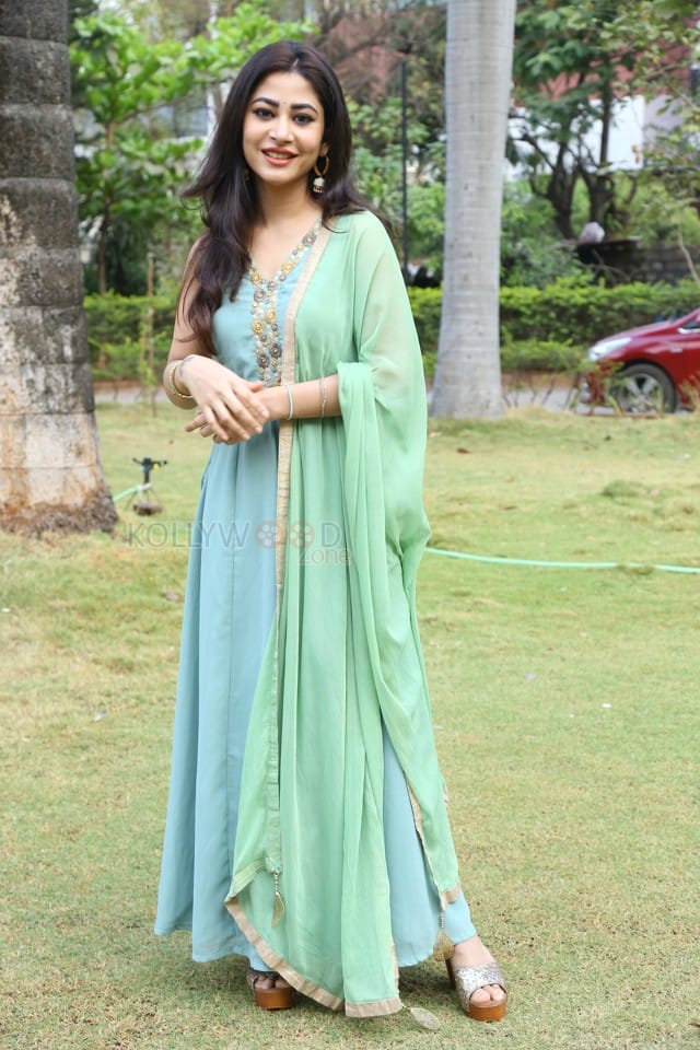 Actress Soniya Bansal at Roti Kapada Romance Movie Press Meet Pictures 02
