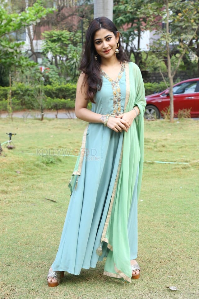 Actress Soniya Bansal at Roti Kapada Romance Movie Press Meet Pictures 06