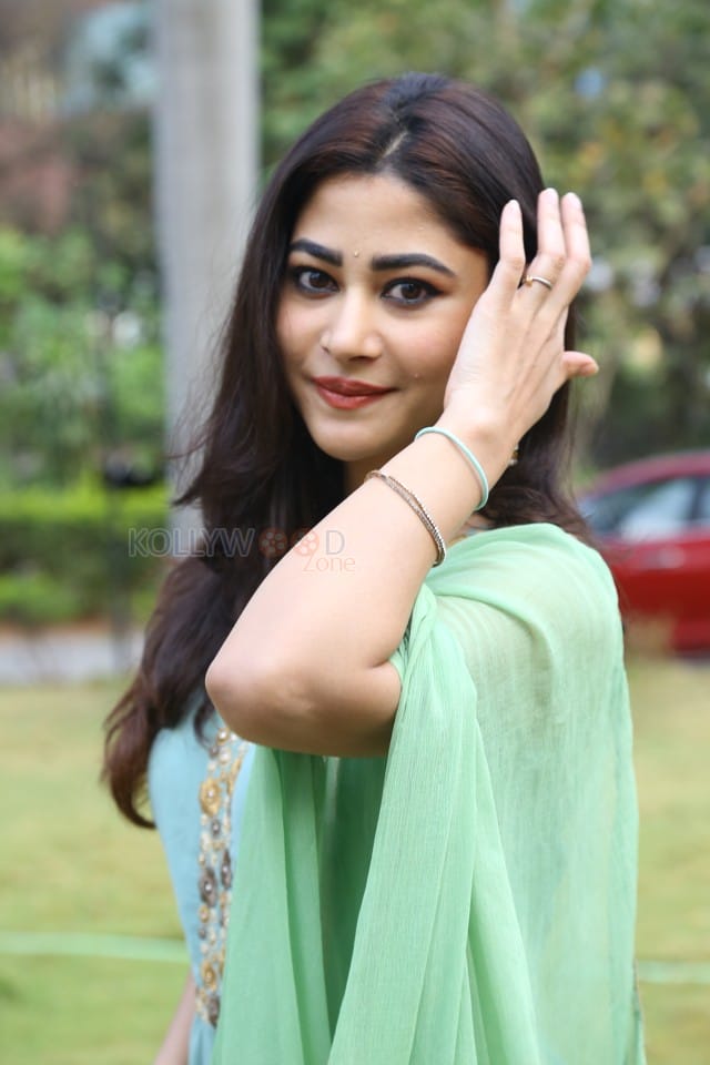 Actress Soniya Bansal at Roti Kapada Romance Movie Press Meet Pictures 13