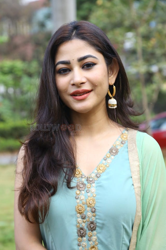 Actress Soniya Bansal at Roti Kapada Romance Movie Press Meet Pictures 14