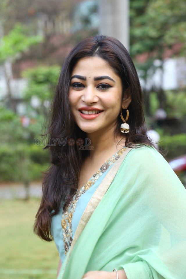 Actress Soniya Bansal at Roti Kapada Romance Movie Press Meet Pictures 15