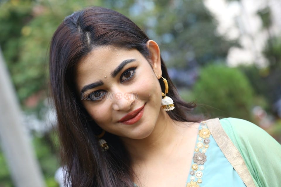 Actress Soniya Bansal at Roti Kapada Romance Movie Press Meet Pictures 17