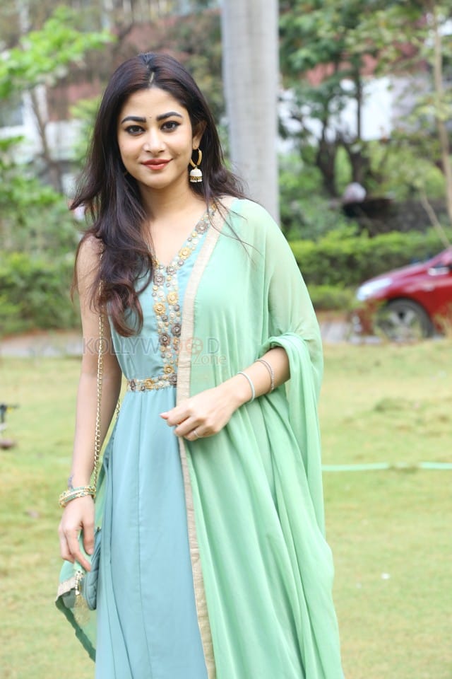 Actress Soniya Bansal at Roti Kapada Romance Movie Press Meet Pictures 21