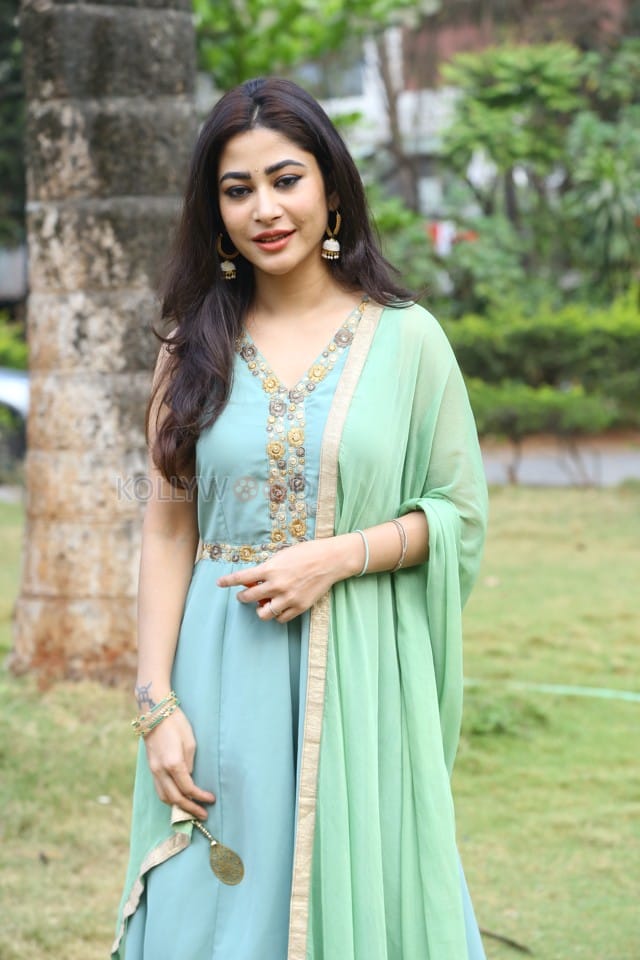 Actress Soniya Bansal at Roti Kapada Romance Movie Press Meet Pictures 26