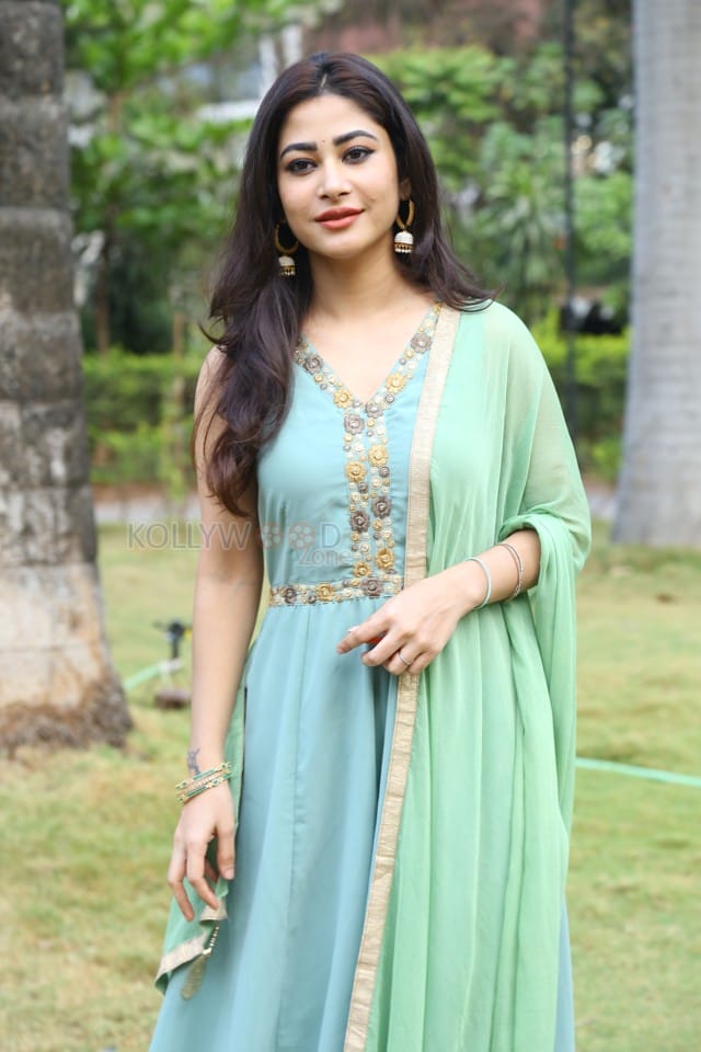 Actress Soniya Bansal at Roti Kapada Romance Movie Press Meet Pictures 27