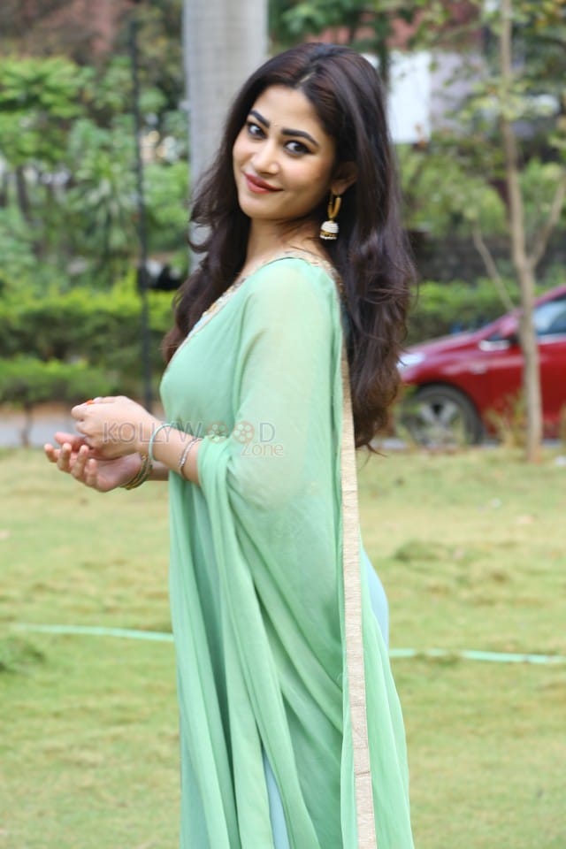 Actress Soniya Bansal at Roti Kapada Romance Movie Press Meet Pictures 28