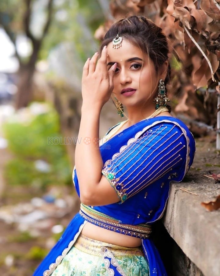 Chaitra Vasudevan in a Blue Half Saree Photoshoot Pictures 06