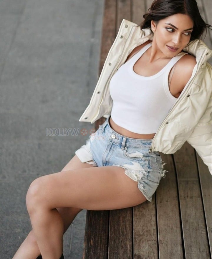 Hot Beauty Yesha Sagar in a White Sleeveless Tank Top with Mini Denim Shorts Photos 01