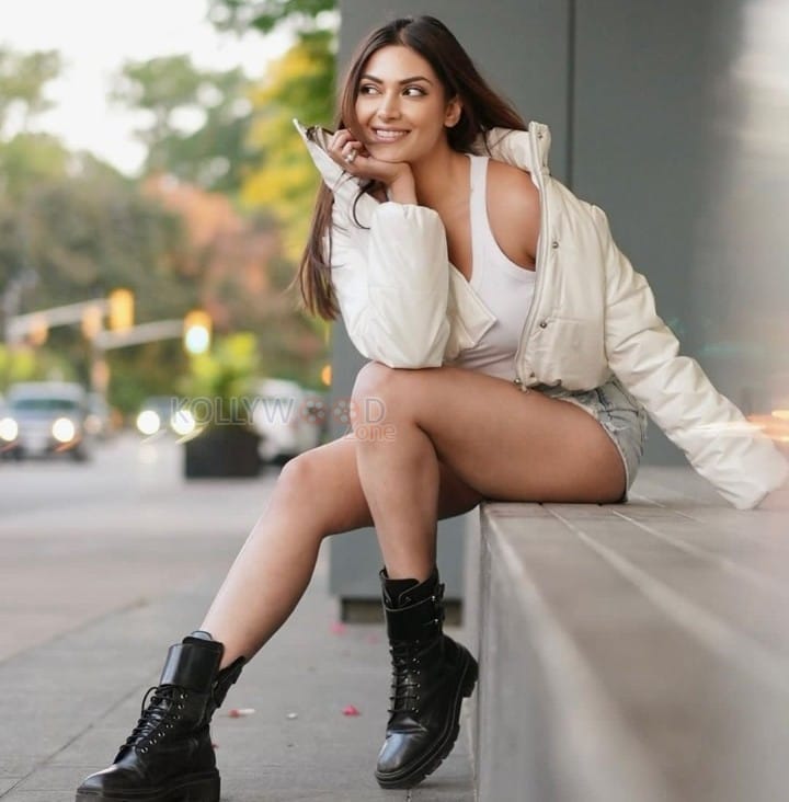 Hot Beauty Yesha Sagar in a White Sleeveless Tank Top with Mini Denim Shorts Photos 02