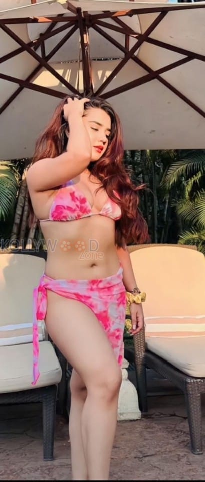 Indian Television Actress Roshni Walia Hot Bikini Photos 04