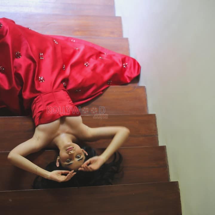 Sexy Hot Kanika Mann Cleavage in a Red Corset Gown Pictures 02