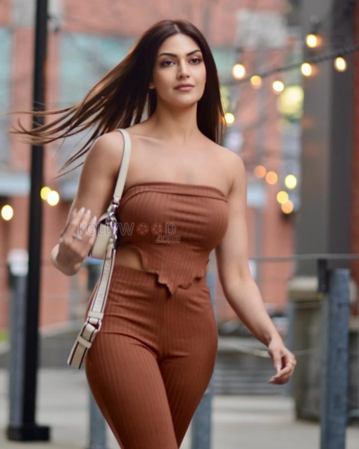 Sexy Yesha Sagar in an Off Shoulder Crop Top Jumpsuit Photos02