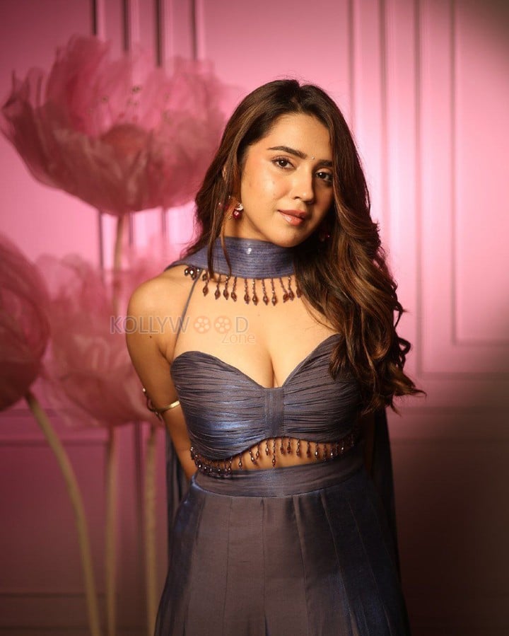 Smiling Beauty Roshni Walia in a Sassy Lehenga Set Pictures 01