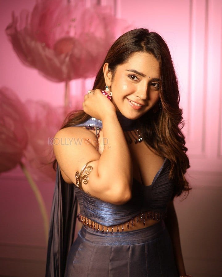 Smiling Beauty Roshni Walia in a Sassy Lehenga Set Pictures 03