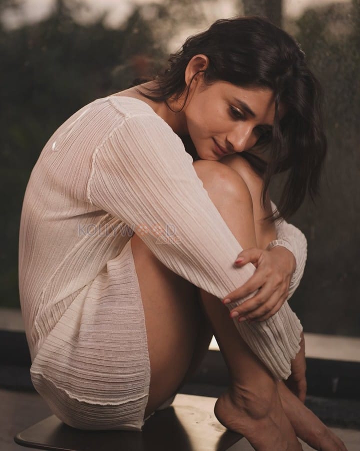 Super Sexy Kanika Mann Elegant Pictures 02