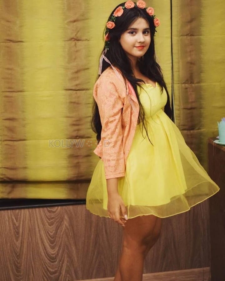 TV Actress Roshni Walia Photos 02