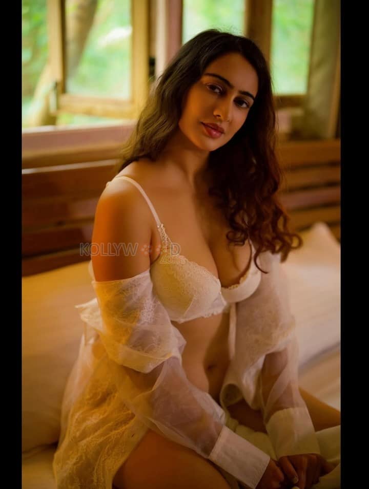 Tempting Megha Shukla in a White Lace Bra and Panty with a Sheer Shrug Photos 02