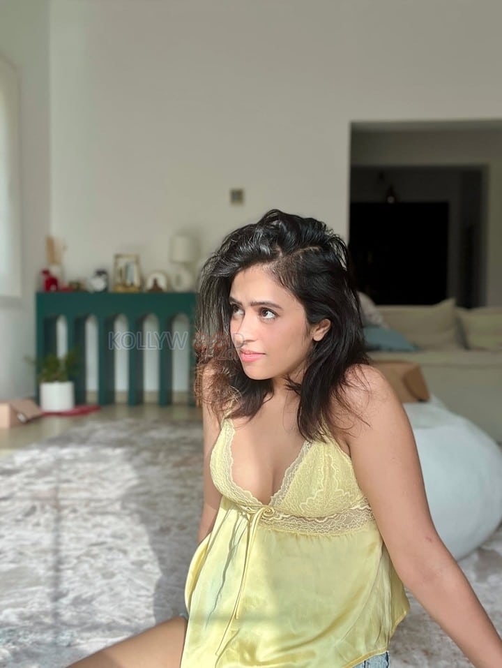 Glamorous Shobhita Rana in a Yellow Silky Lace Nightwear Photos 02