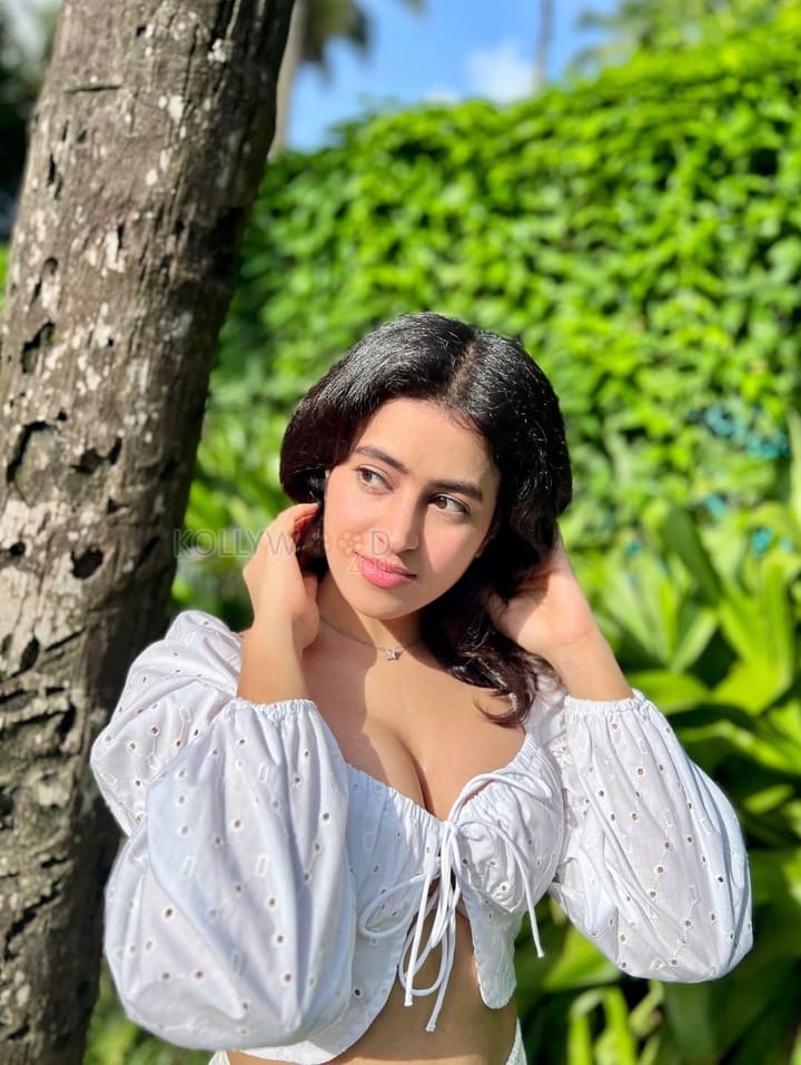 Sexy Shobhita Rana Goa Holiday Pictures 04