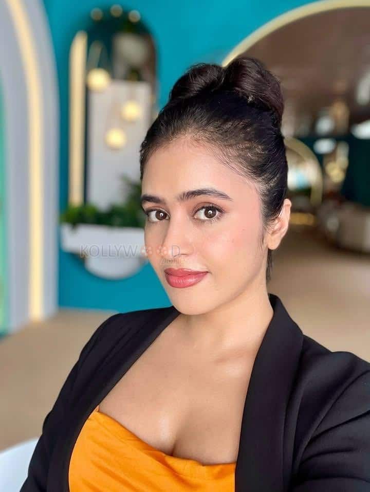 Sexy Shobhita Rana in an Orange Crop Top Black Jacket and Beige Pant Pictures 01