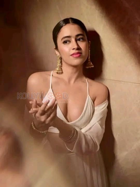 Stunning Beauty Shobhita Rana in a White Deep Neck Cleavage Blouse with a Flowy Skirt and Sheer Dupatta Photos 02