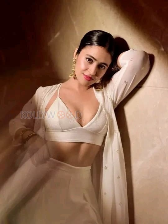 Stunning Beauty Shobhita Rana in a White Deep Neck Cleavage Blouse with a Flowy Skirt and Sheer Dupatta Photos 03