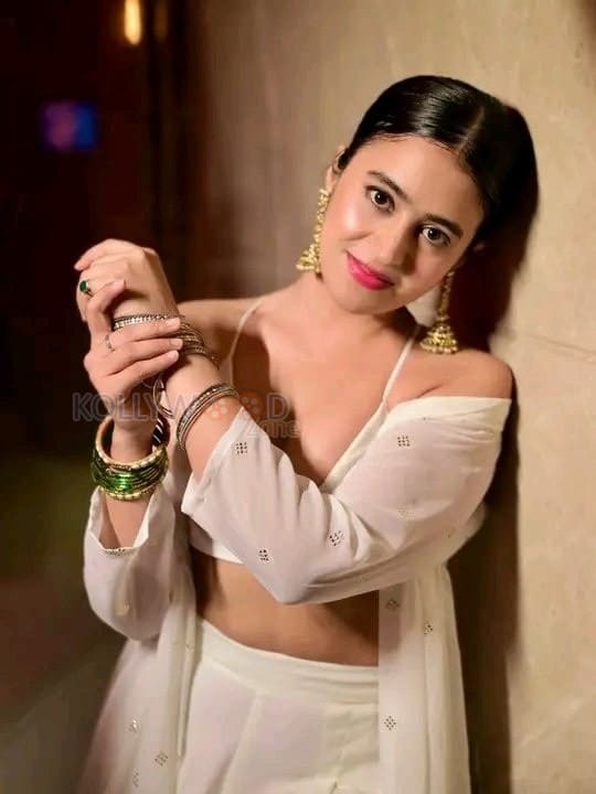 Stunning Beauty Shobhita Rana in a White Deep Neck Cleavage Blouse with a Flowy Skirt and Sheer Dupatta Photos 04