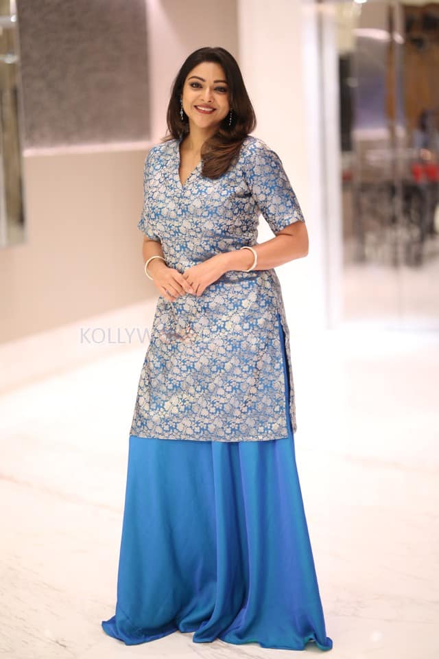Actress Abhirami Gopikumar at Eleven Movie Pre Release Event Photos 05
