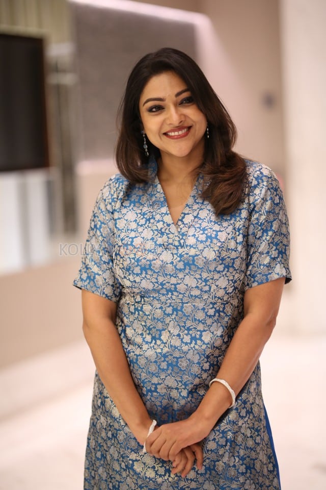 Actress Abhirami Gopikumar at Eleven Movie Pre Release Event Photos 11