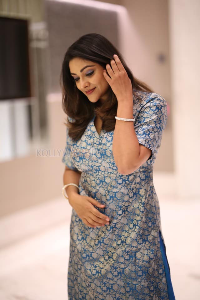 Actress Abhirami Gopikumar at Eleven Movie Pre Release Event Photos 16
