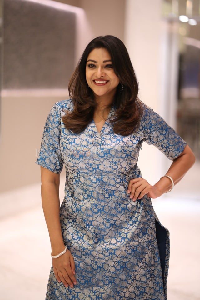 Actress Abhirami Gopikumar at Eleven Movie Pre Release Event Photos 20