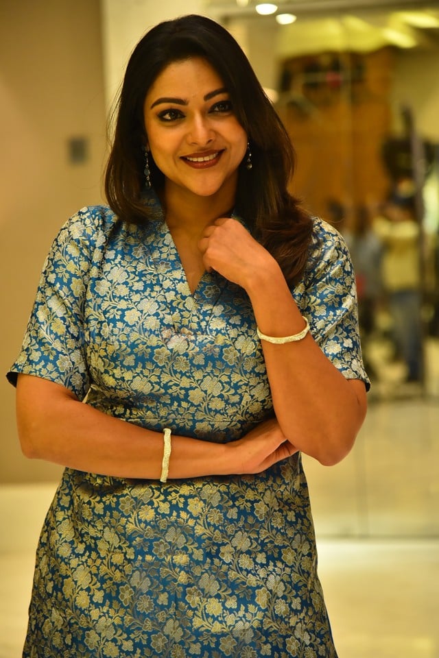 Actress Abhirami Gopikumar at Eleven Movie Pre Release Event Photos 30