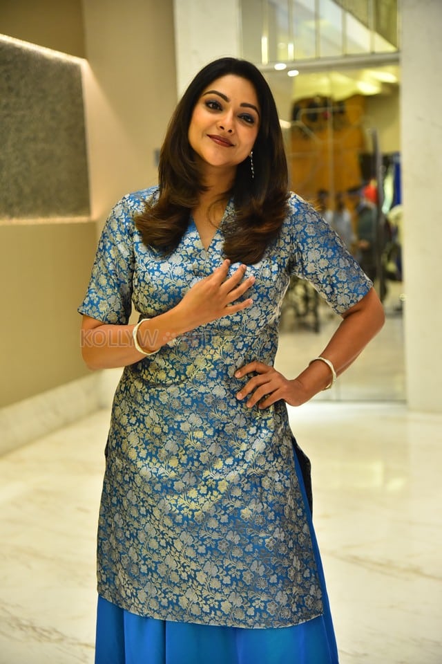 Actress Abhirami Gopikumar at Eleven Movie Pre Release Event Photos 31