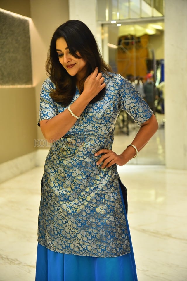 Actress Abhirami Gopikumar at Eleven Movie Pre Release Event Photos 32