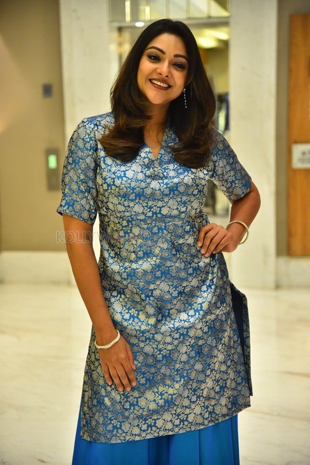 Actress Abhirami Gopikumar at Eleven Movie Pre Release Event Photos 33