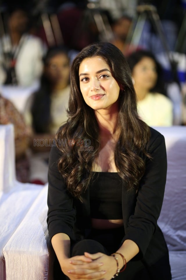 Beautiful Bhagyashri Borse at Kingdom Press Meet Pictures 15