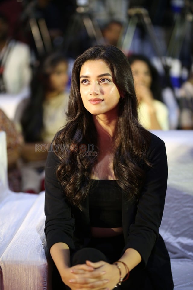 Beautiful Bhagyashri Borse at Kingdom Press Meet Pictures 16