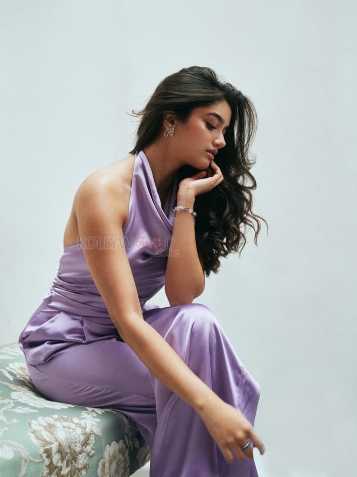 Gorgeous Bhagyashri Borse in a Lavender Halter Neck Satin Dress Photos 01