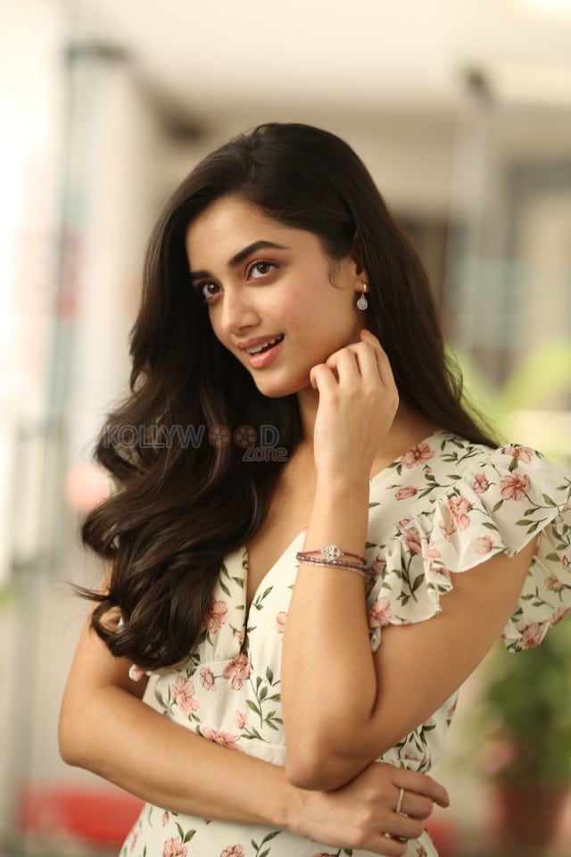 Heroine Bhagyashri Borse at Andhra King Taluka Interview Pictures 06