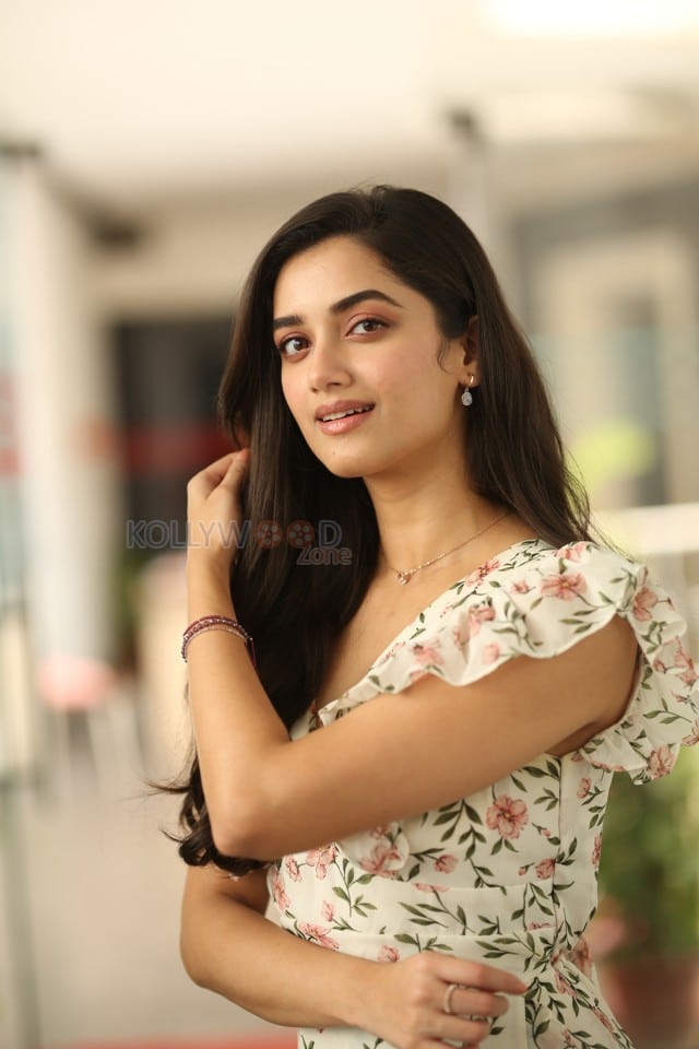 Heroine Bhagyashri Borse at Andhra King Taluka Interview Pictures 07